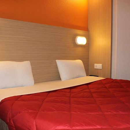 Premiere Classe St Quentin En Yvelines Elancourt Trappes Eksteriør billede
