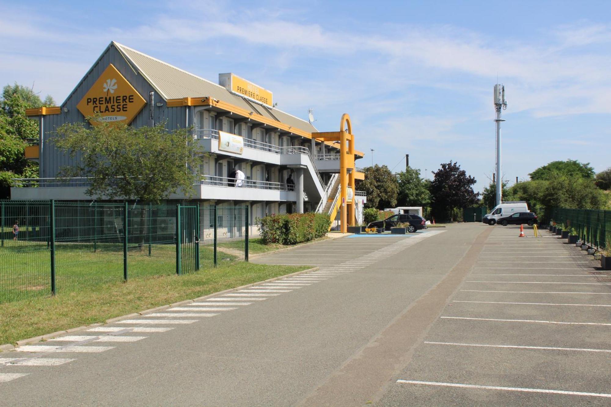 Premiere Classe St Quentin En Yvelines Elancourt Trappes Eksteriør billede