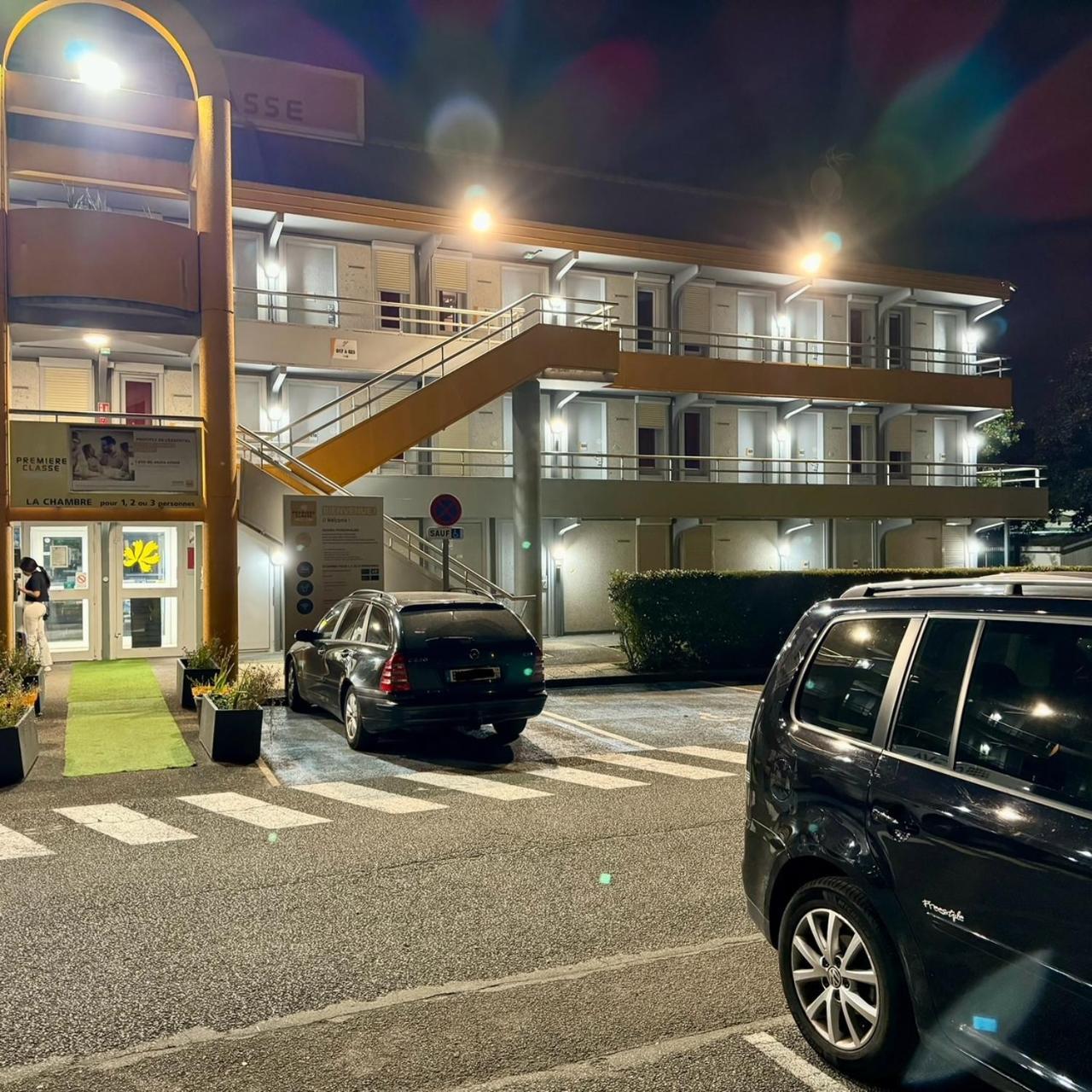 Premiere Classe St Quentin En Yvelines Elancourt Trappes Eksteriør billede