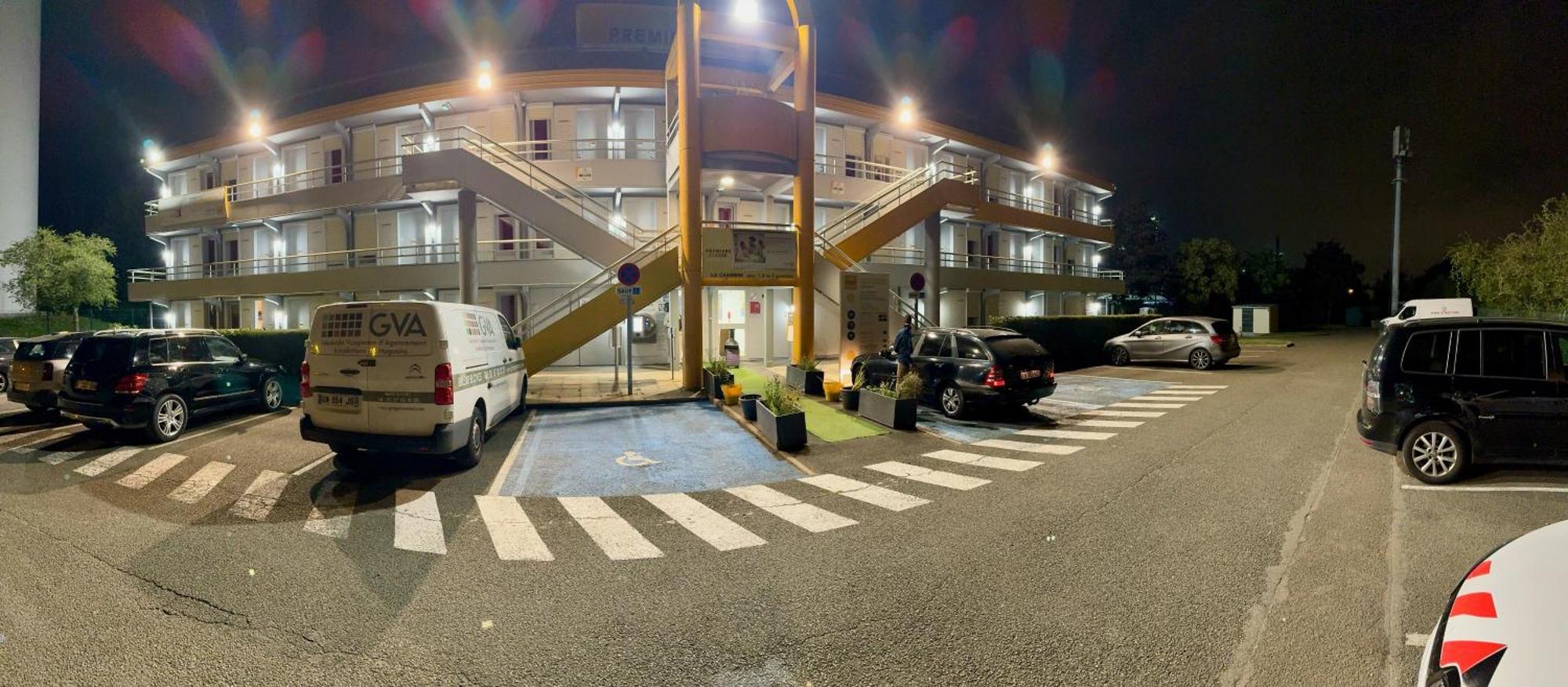 Premiere Classe St Quentin En Yvelines Elancourt Trappes Eksteriør billede