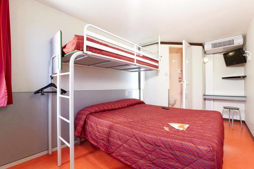 Premiere Classe St Quentin En Yvelines Elancourt Trappes Eksteriør billede